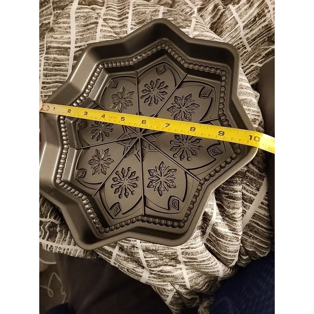 Nordic Ware Sweet Snowflakes Shortbread Pan Silver Aluminum 5 Cup Baking Mold - Picture 6 of 6